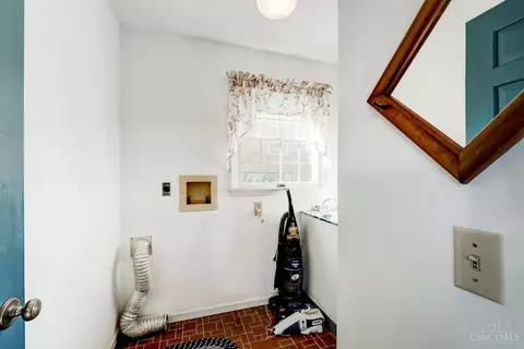 2113 Raeburn Dr, Cincinnati, OH 45223 photo 14