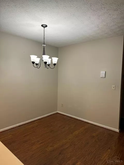 Dining - 549 Davis Rd, Cincinnati, OH 45255 photo 1 of 2