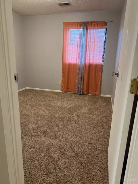 Bedroom - 549 Davis Rd, Cincinnati, OH 45255 photo 1 of 4