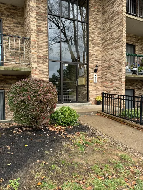 549 Davis Rd, Cincinnati, OH 45255