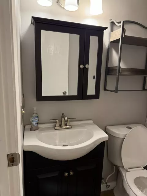 Bath - 549 Davis Rd, Cincinnati, OH 45255 photo 2 of 2