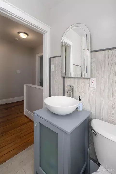 Bath - 3223 Phoenix Ave, Cheviot, OH 45211 photo 3 of 3