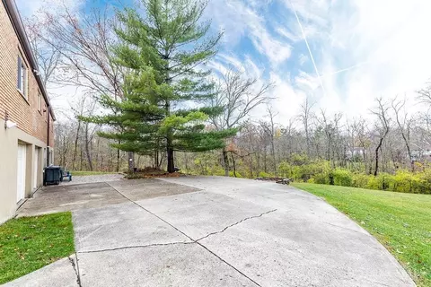 4197 Timberpoint Dr, Cincinnati, OH 45247 photo 6