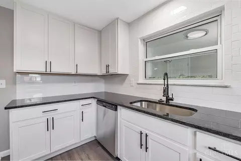 Kitchen - 5372 Plover Ln, Cincinnati, OH 45238 photo 3 of 3