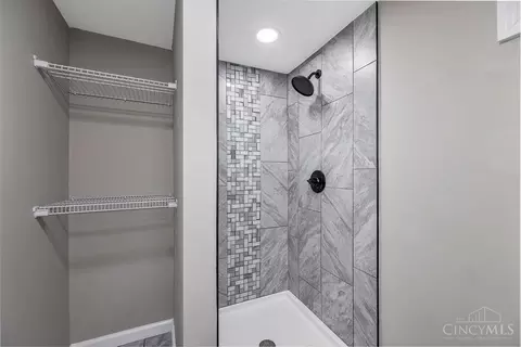 Bath - 5372 Plover Ln, Cincinnati, OH 45238 photo 3 of 3