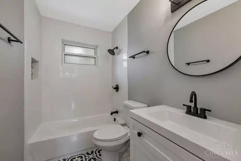 Bath - 5372 Plover Ln, Cincinnati, OH 45238 photo 1 of 3