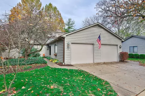 25 Rolling Hills Ct, Wyoming, OH 45215