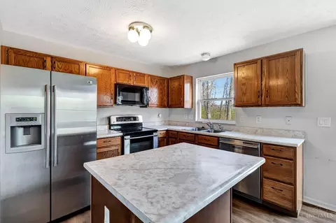 Kitchen - 22 Arrowhead Dr, Amelia, OH 45102 photo 3 of 4