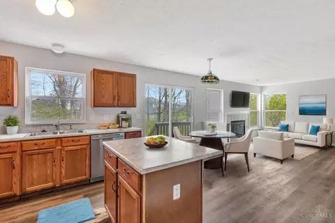 Kitchen - 22 Arrowhead Dr, Amelia, OH 45102 photo 4 of 4