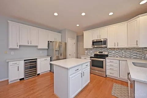 Kitchen - 3450 Mackenzie Xing, Cincinnati, OH 45245 photo 3 of 5