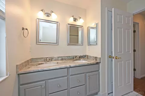 Bath - 3450 Mackenzie Xing, Cincinnati, OH 45245 photo 5 of 5