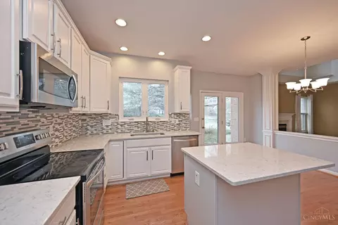 Kitchen - 3450 Mackenzie Xing, Cincinnati, OH 45245 photo 4 of 5