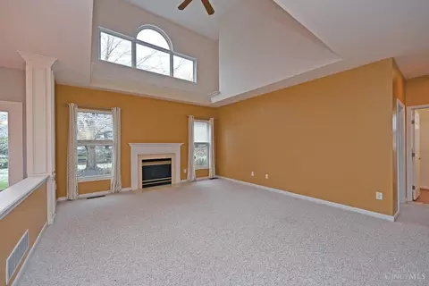 Living - 3450 Mackenzie Xing, Cincinnati, OH 45245 photo 2 of 4