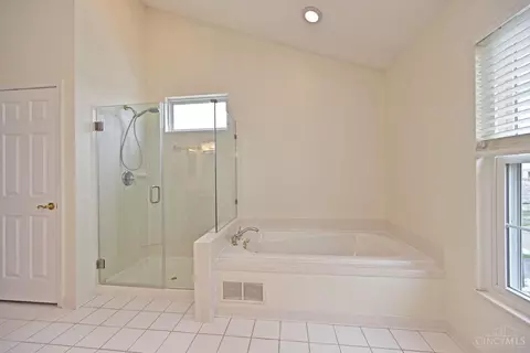 Bath - 3450 Mackenzie Xing, Cincinnati, OH 45245 photo 3 of 5