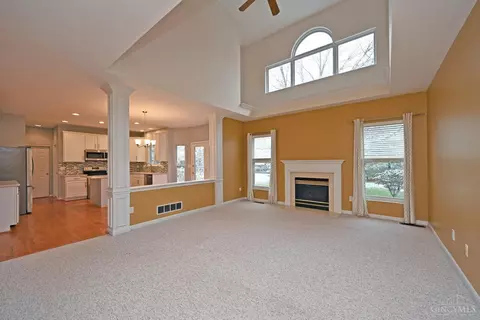 Living - 3450 Mackenzie Xing, Cincinnati, OH 45245 photo 3 of 4