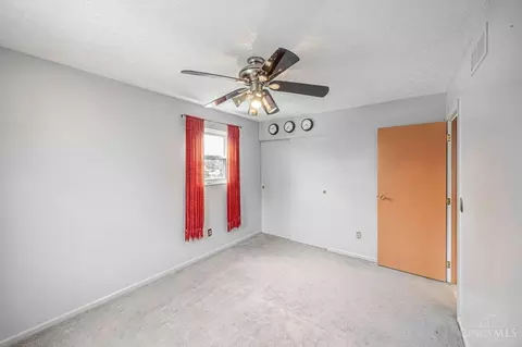 Bedroom - 10709 Shadowcrest Ct, Montgomery, OH 45242 photo 12 of 14