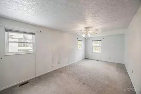 Bedroom - 10709 Shadowcrest Ct, Montgomery, OH 45242 photo 3 of 14