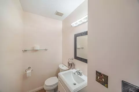 Bath - 10709 Shadowcrest Ct, Montgomery, OH 45242 photo 1 of 3