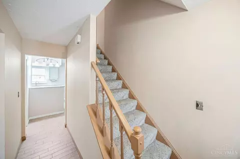 Entry Way - 10709 Shadowcrest Ct, Montgomery, OH 45242 photo 2 of 2