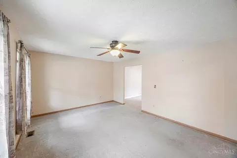 Living - 10709 Shadowcrest Ct, Montgomery, OH 45242 photo 1 of 6