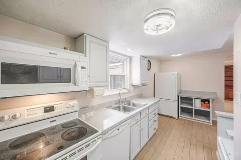 Kitchen - 10709 Shadowcrest Ct, Montgomery, OH 45242 photo 2 of 4