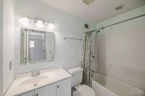Bath - 10709 Shadowcrest Ct, Montgomery, OH 45242 photo 2 of 3