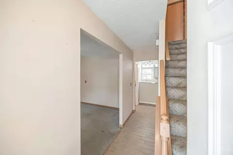 Entry Way - 10709 Shadowcrest Ct, Montgomery, OH 45242 photo 1 of 2