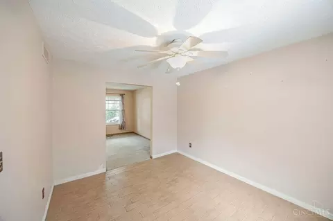 Living - 10709 Shadowcrest Ct, Montgomery, OH 45242 photo 4 of 6