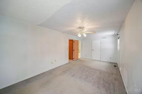 Bedroom - 10709 Shadowcrest Ct, Montgomery, OH 45242 photo 5 of 14
