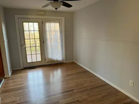 324 W Crest Dr, Reading, OH 45215 photo 4