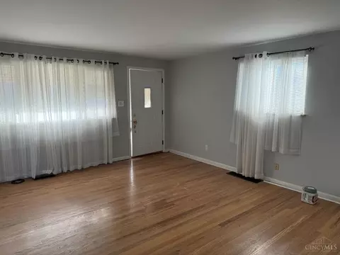 324 W Crest Dr, Reading, OH 45215 photo 3