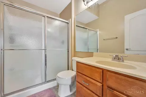 Bath - 7460 Bridge Point Dr, Cincinnati, OH 45248 photo 2 of 3