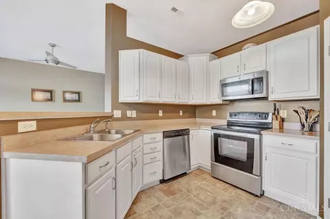 Kitchen - 7460 Bridge Point Dr, Cincinnati, OH 45248 photo 1 of 3
