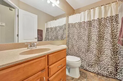 Bath - 7460 Bridge Point Dr, Cincinnati, OH 45248 photo 1 of 3