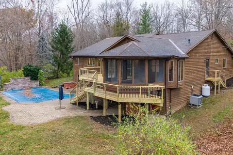 Exterior - 25 Locust Hill Rd, Cincinnati, OH 45245 photo 8 of 11