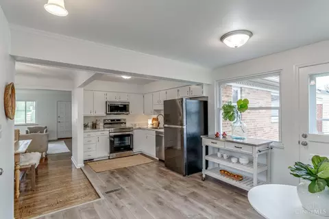 1202 Thurnridge Dr, Reading, OH 45215 photo 8