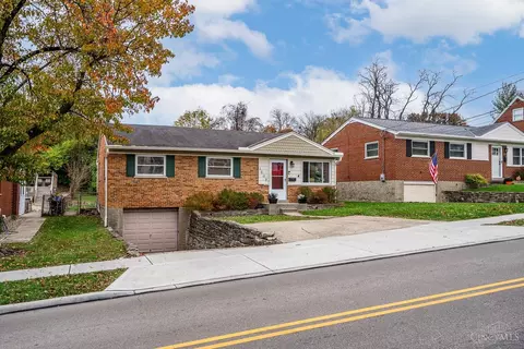 1202 Thurnridge Dr, Reading, OH 45215