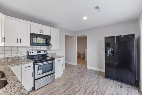 Kitchen - 9611 Tanbark Ct, Cincinnati, OH 45231 photo 1 of 3