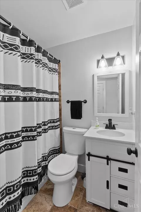 Bath - 9611 Tanbark Ct, Cincinnati, OH 45231 photo 1 of 1