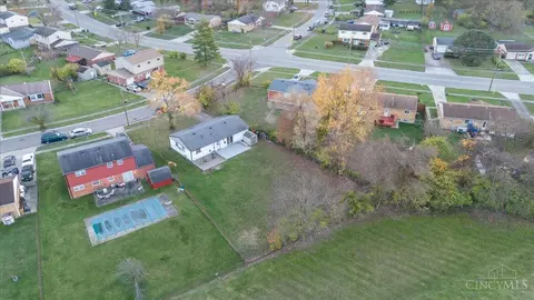 View/Area - 9611 Tanbark Ct, Cincinnati, OH 45231 photo 2 of 3