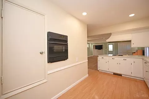 Kitchen - 1647 Krylon Dr, Reading, OH 45215 photo 3 of 6