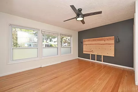 Living - 1647 Krylon Dr, Reading, OH 45215 photo 6 of 11