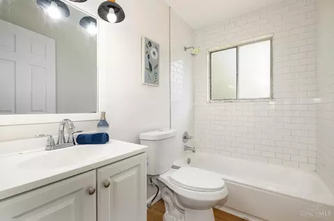 Bath - 1356 Randomhill Rd, Cincinnati, OH 45231 photo 2 of 2