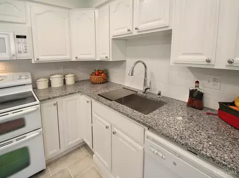 Kitchen - 4235 Brookside Dr, Batavia, OH 45103 photo 3 of 3