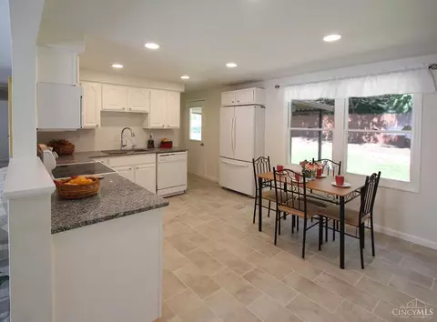 Kitchen - 4235 Brookside Dr, Batavia, OH 45103 photo 2 of 3