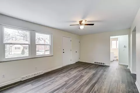 Living - 1002 Jonquil Ln, Cincinnati, OH 45231 photo 3 of 3