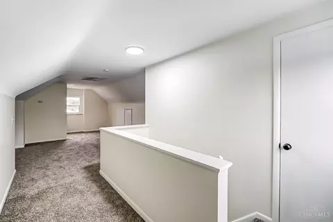 Entry Way - 1002 Jonquil Ln, Cincinnati, OH 45231 photo 2 of 4