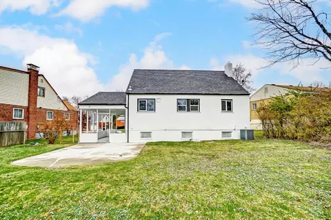 Exterior - 1002 Jonquil Ln, Cincinnati, OH 45231 photo 7 of 11