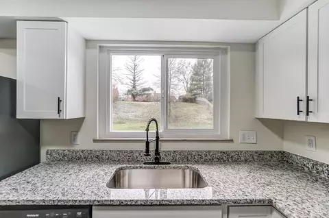 Kitchen - 1002 Jonquil Ln, Cincinnati, OH 45231 photo 5 of 6
