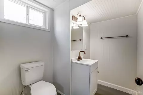 Bath - 1002 Jonquil Ln, Cincinnati, OH 45231 photo 6 of 7